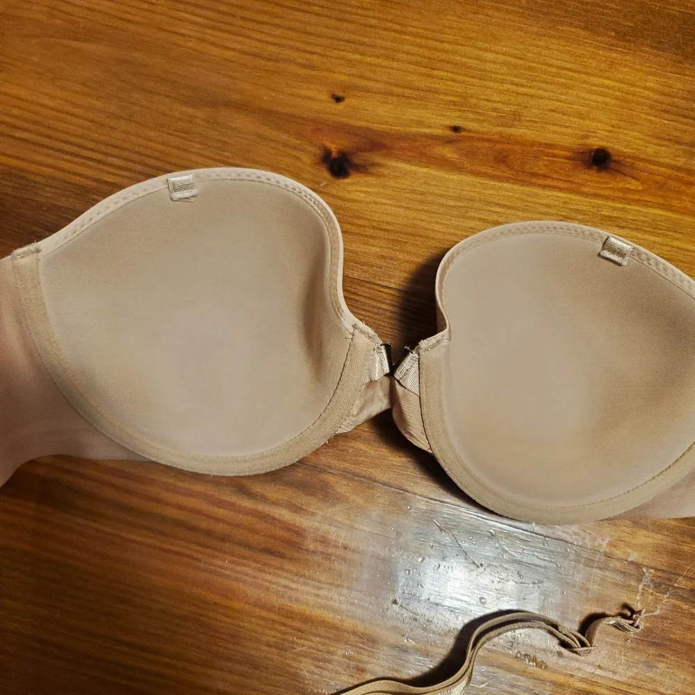 Victoria's Secret Tan Nude Strapless Bra with Underwire Support 32DD GUC - Picture 6 of 8
